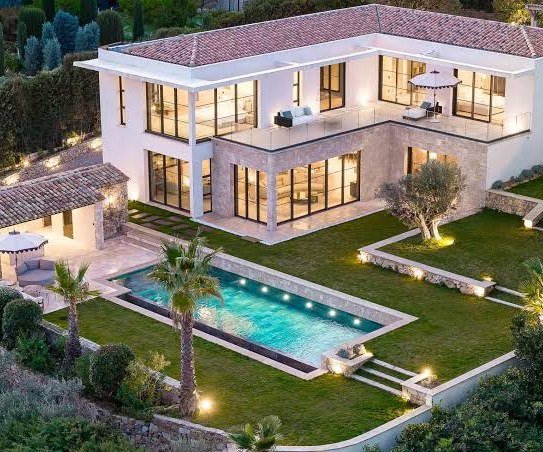 Luxury villa by the sea